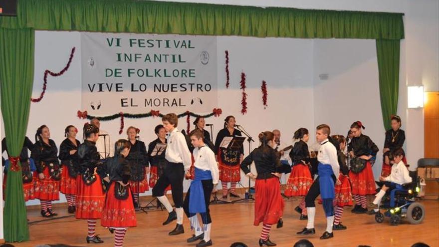 Vive lo nuestro celebra un festival infantil