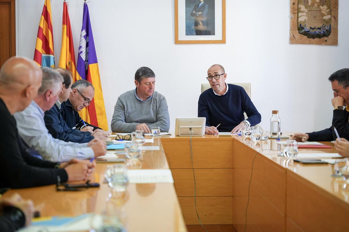 El presidente Óscar Portas interviene durante la reunión de la Mesa