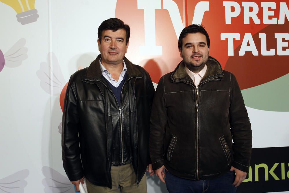 El portavoz de Ciudadanos en el Ayuntamiento de Valencia, Fernando Giner, junto a otro militante del partido, Rafa Gorgues.