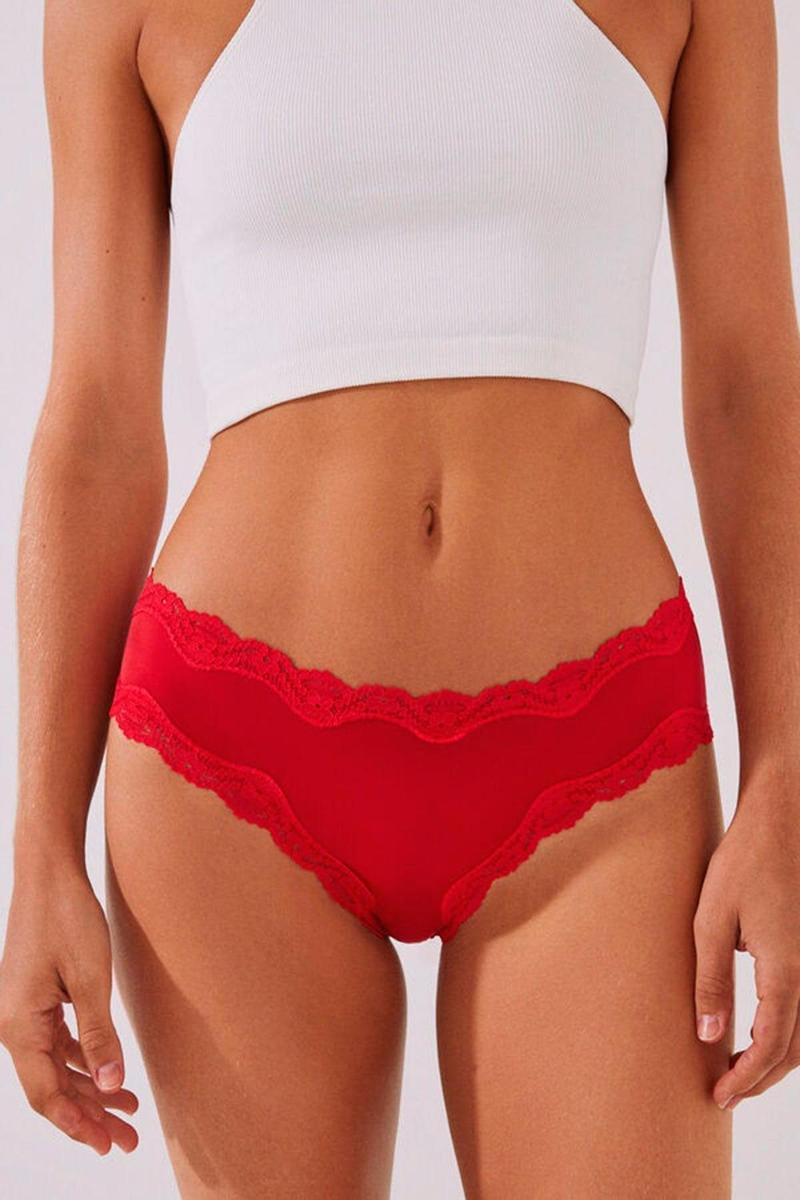Braguita brasileña ancha encaje rojo de Women' Secret (precio: 2,99 euros)