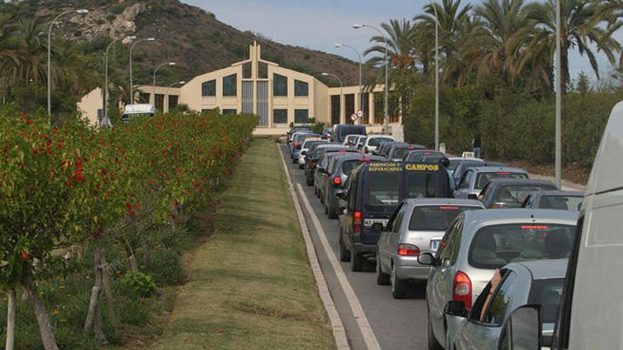 El 1 de noviembre es una de las jornadas de mayor afluencia al cementerio.