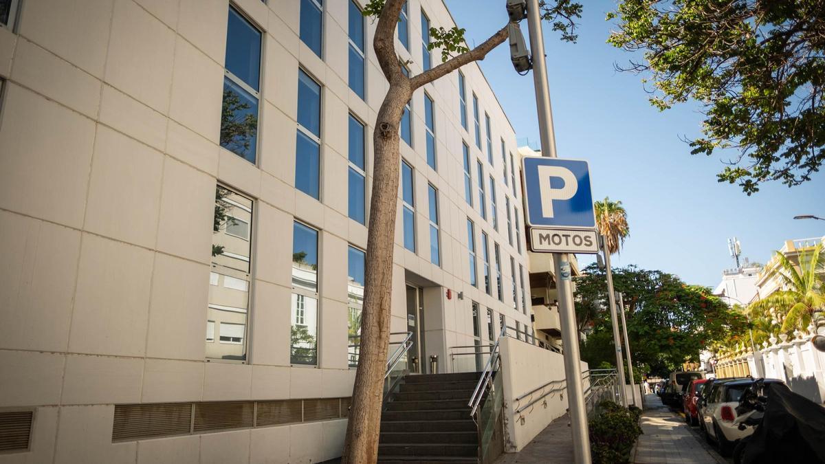 Sede administrativa del Ayuntamiento de Santa Cruz de Tenerife, ubicada en la calle General Antequera.
