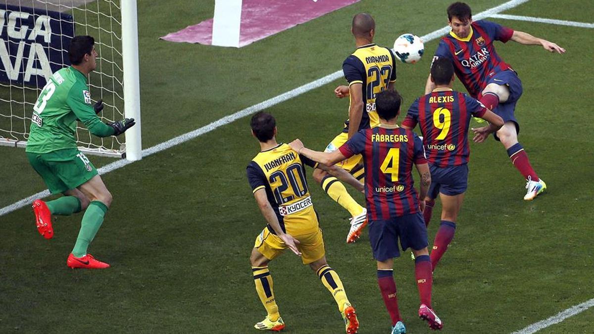 Momento en el que Messi superó al meta Courtois y anotó el 2-1 para el Barça. El gol, legal a todas luces, fue anulado por Mateu Lahoz, que con esta decisión privó al Barça de ganar una Liga que nunca debió volar del Camp Nou