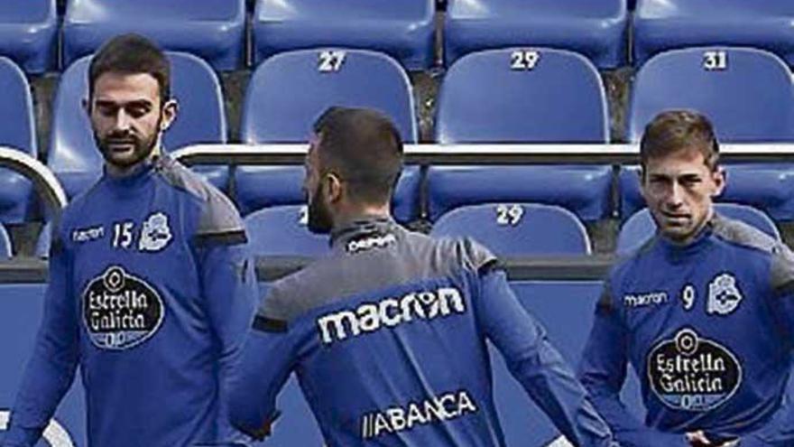 Adrián (izda.), ayer en Riazor.