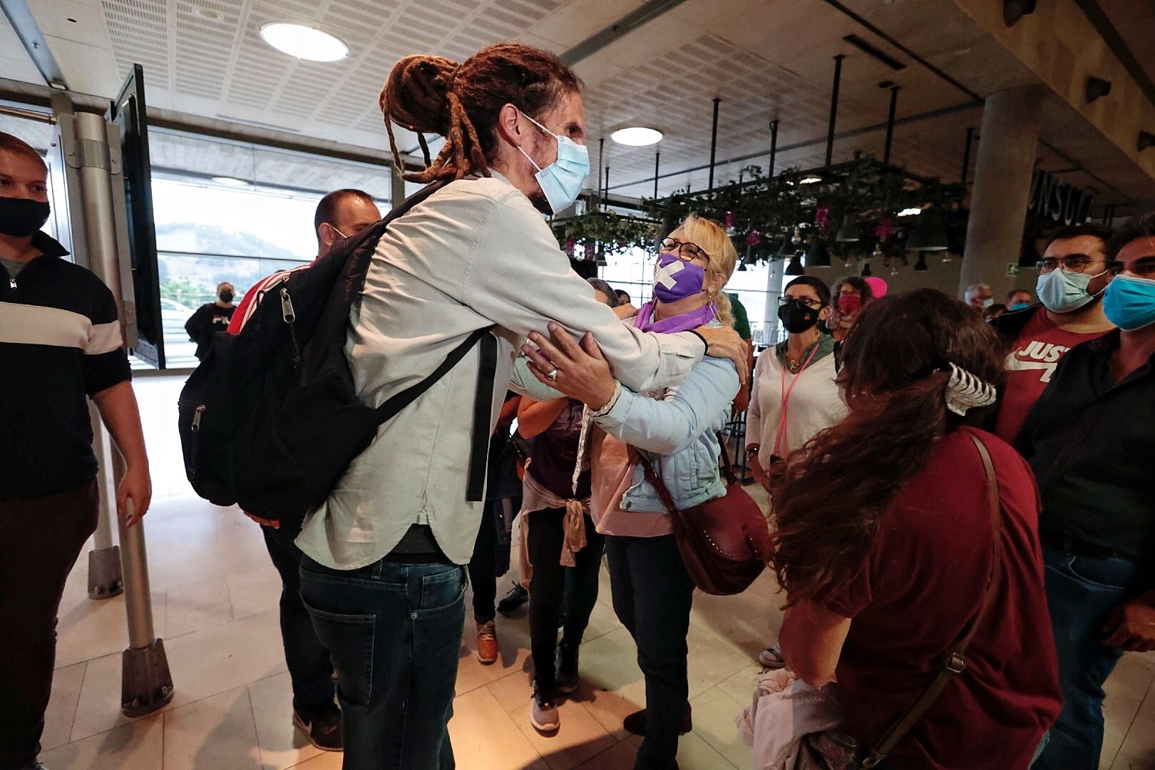 Alberto Rodríguez llega a Tenerife y anuncia que deja la militancia de Podemos