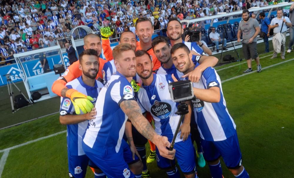 Rubén Martínez, Przemyslaw, Tyton, Raúl Albentosa, Juanfran Moreno, Guilherme dos Santos, Borja Valle, Bruno Gama, Emre Çolak, Carles Gil y Florin Andone se presentan ante los aficionados en Riazor.