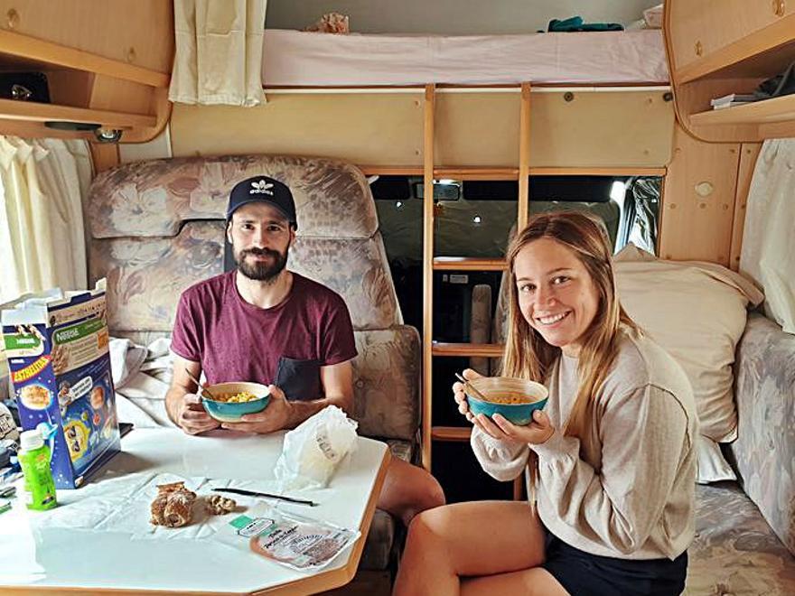 Óscar y Ana en pleno desayuno.