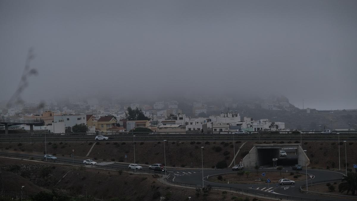 Tiempo en Canarias: Montaña Cardones con bruma este miércoles.