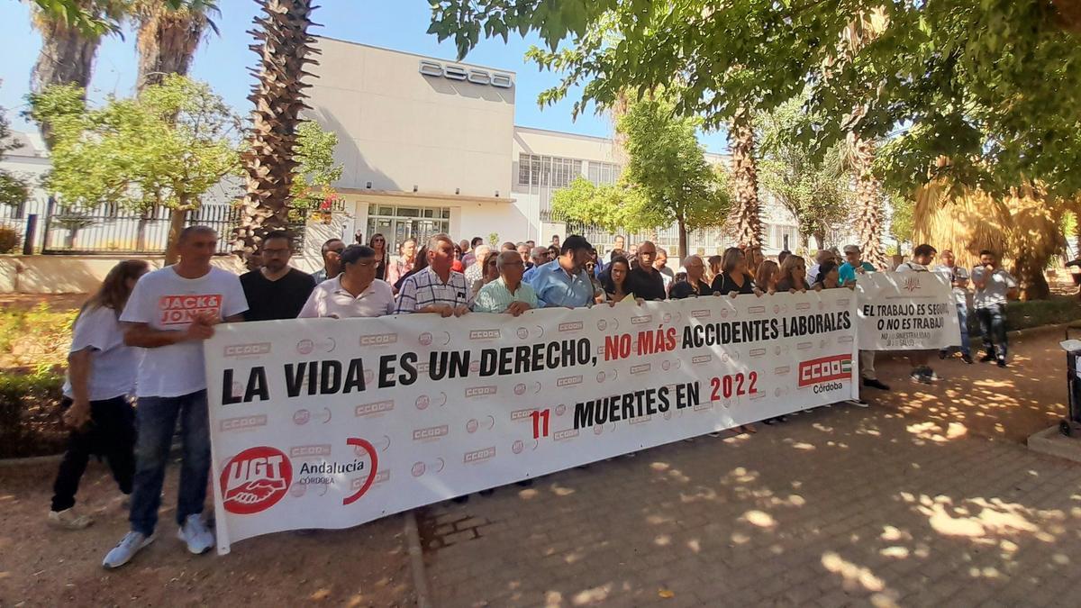 Una de las últimas concentraciones de los sindicatos CCOO y UGT contra la siniestralidad laboral en Córdoba.