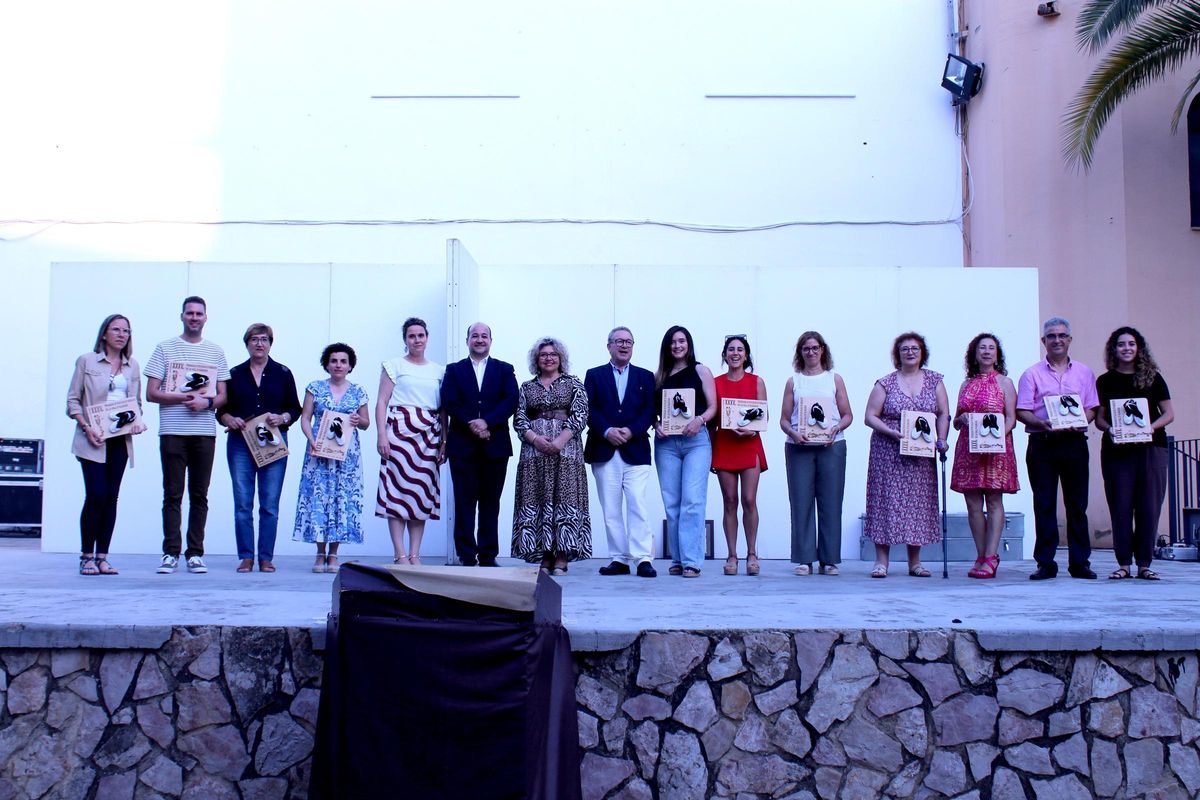 Directores de escuelas de adultos de la Vall y autoridades en la Trobada de Escoles d'Adults en Benigànim.