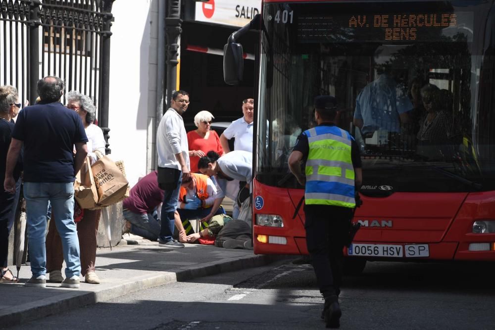 Un bus atropella a un menor en calle Panaderas