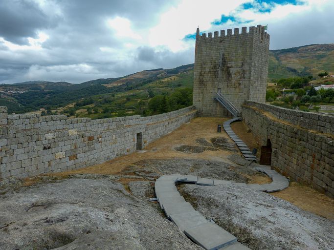 Imprescindible la visita al castillo de Linhares da Beira.