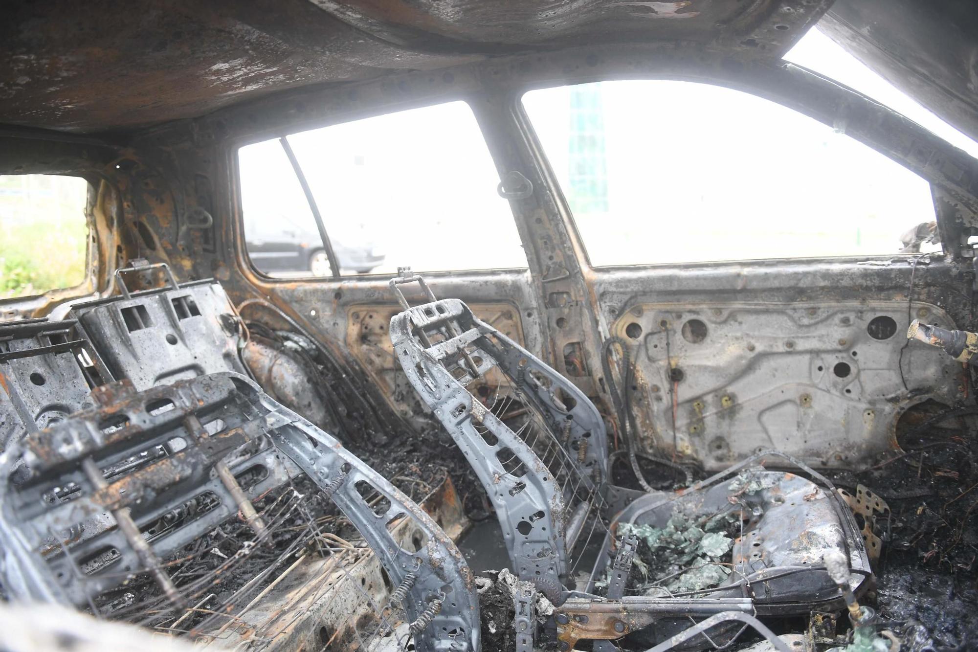 Arde un vehículo esta madrugada estacionado en el paseo marítimo de A Coruña