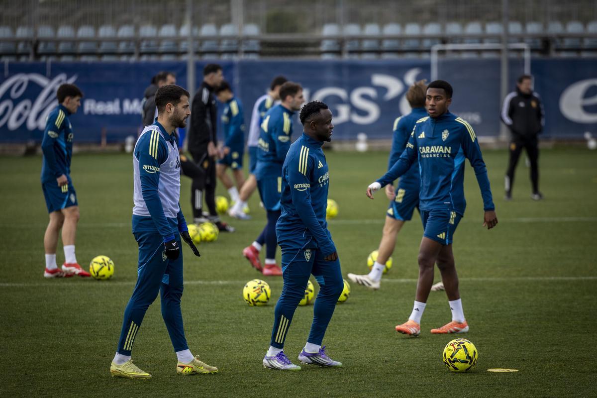Entrenamiento del Real Zaragoza en la Ciudad Deportiva tras el cierre del mercado de invierno.