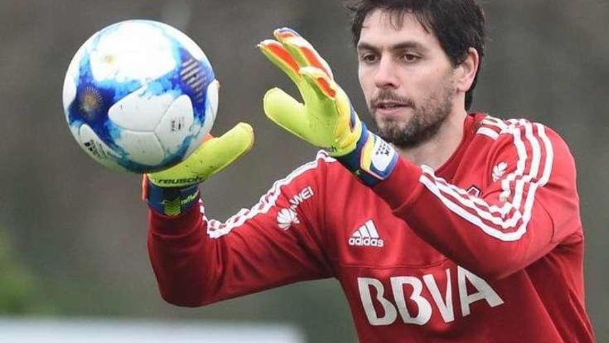 Germán Lux, ayer entrenándose con River Plate.