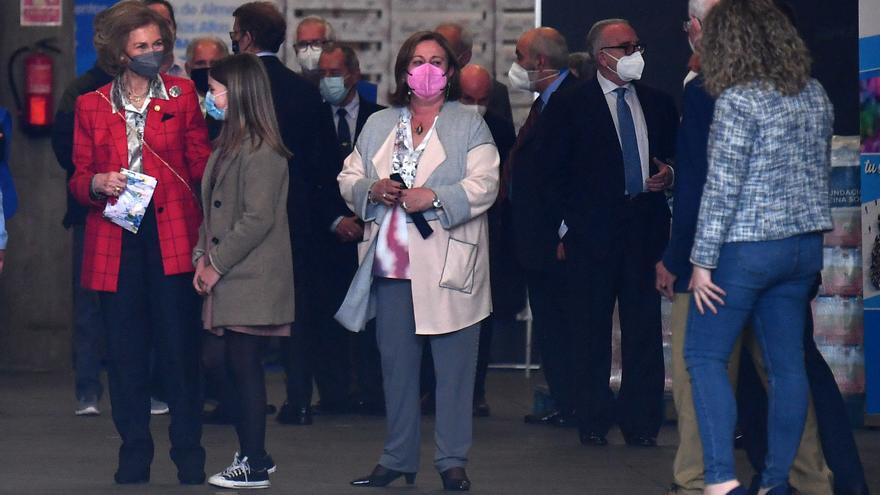 La reina Sofía visita el Banco de Alimentos en A Coruña