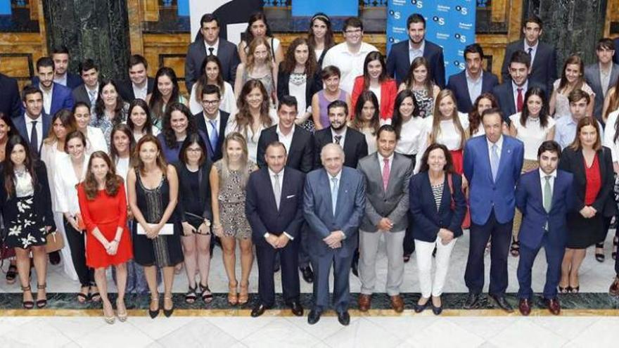 Entrega de diplomas tras un verano de prácticas bancarias