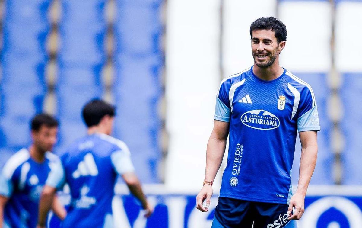 Jacobo, con la camiseta del Real Oviedo.
