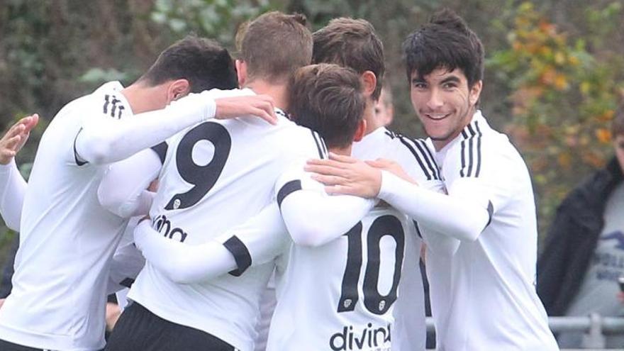 Los jugadores celebran uno de los goles al Gent