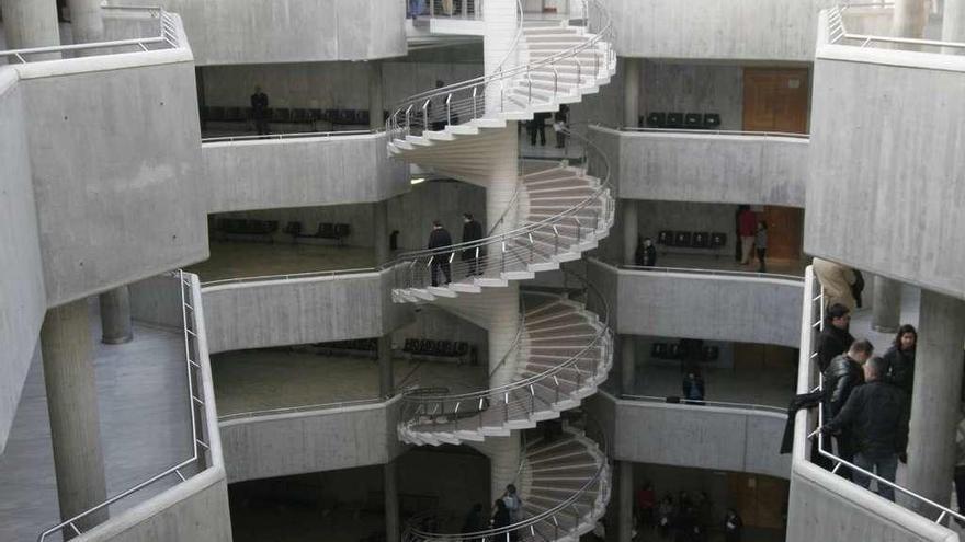 Vista interior de los Nuevos Juzgados en A Coruña.