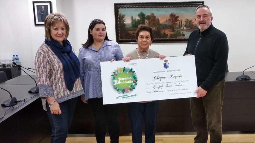 María José Suero gana los 500 euros de la campaña de Navidad riosellana