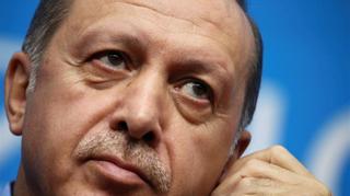 Erdogan amenaza con "abrir las puertas" para que los refugiados crucen Europa