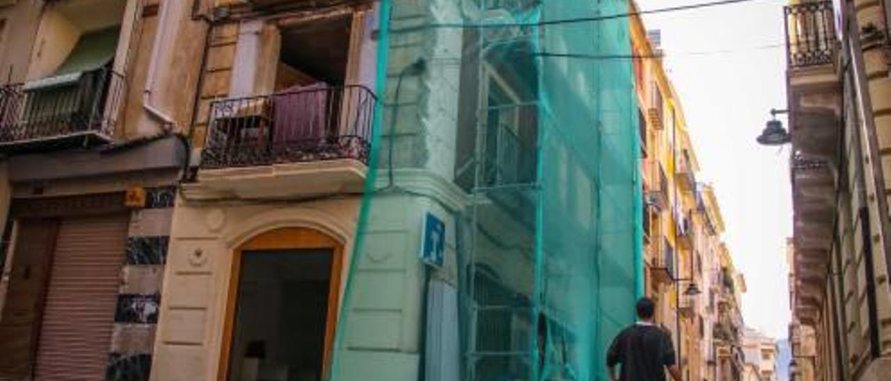 Obras de rehabilitación de un edificio en la calle Sant Francesc.
