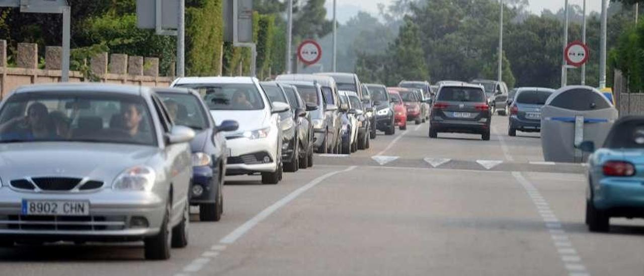 A Illa fue uno de los puntos donde quedaron atrapados cientos de conductores. // Noé Parga