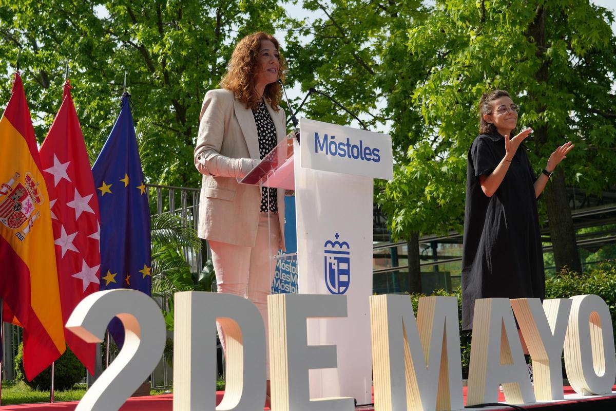 Raquel Manjavacas durante la presentación de la programación de las Fiestas del 2 de Mayo en Móstoles