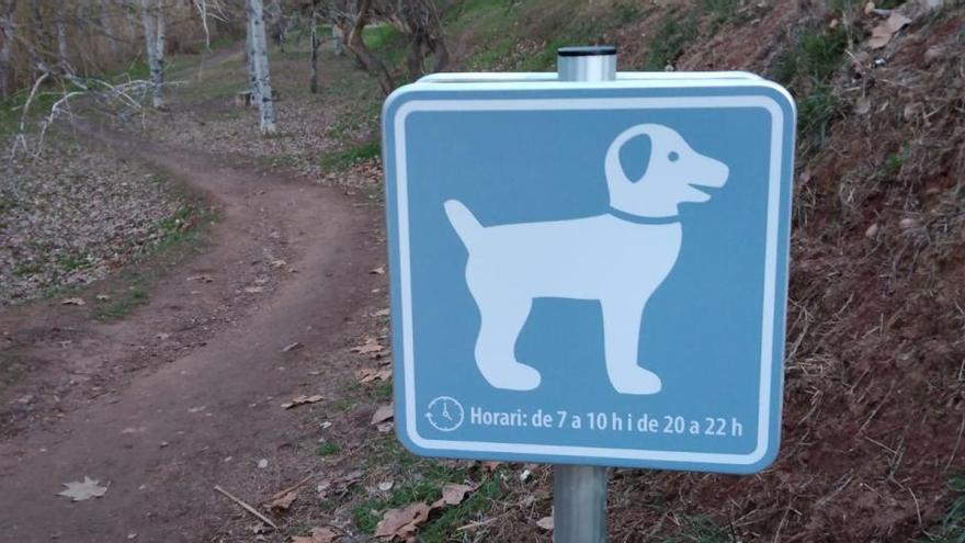 El senyal a una de les zones per als gossos