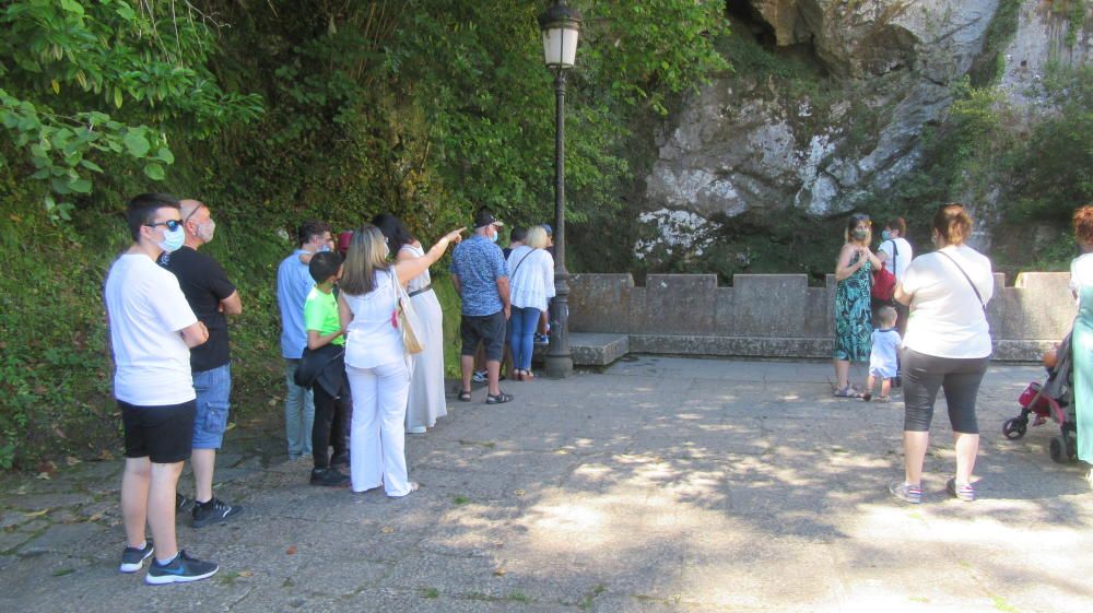 Sábado con Policía y pocos peregrinos en Covadonga