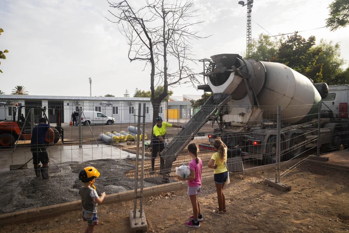 HOR. VLC. Massanassa. La vuelta al cole en Massanassa tendra que esperar al estar los barracones del CEP Lluis Vives sin acabar el dia que empieza el curso para los escolares valencianos