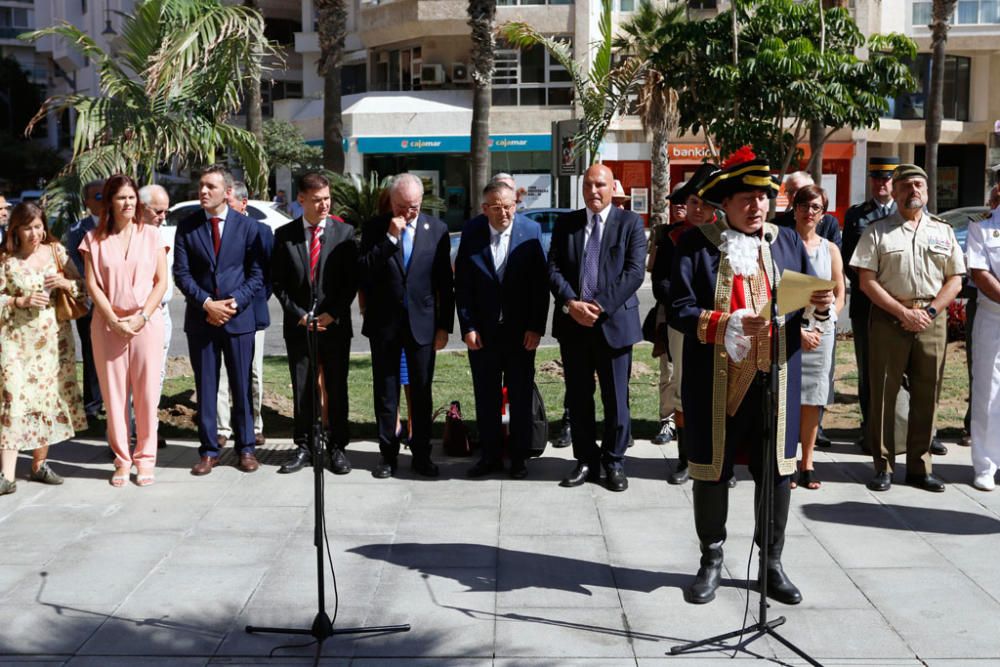 La Asociación Histórico-Cultural Teodoro Reding cumplió este viernes su sueño de que Málaga cuente por fin con una estatua en homenaje al general suizo y gobernador de la ciudad a quien los malagueños dedicaron el Paseo de Reding. La estatua se ha ubicado en la recientemente reformada plaza de la Malagueta.