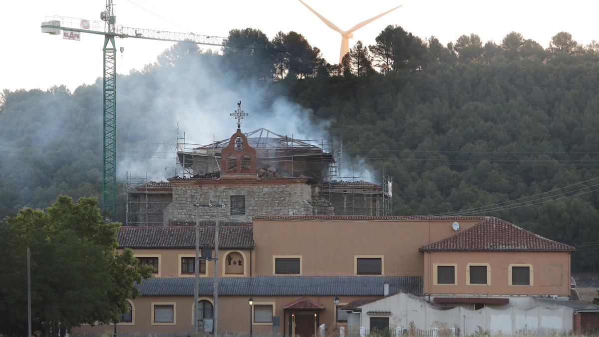 Incendio en el monasterio de Nuestra Señora de Alconada de Ampudia (Palencia).