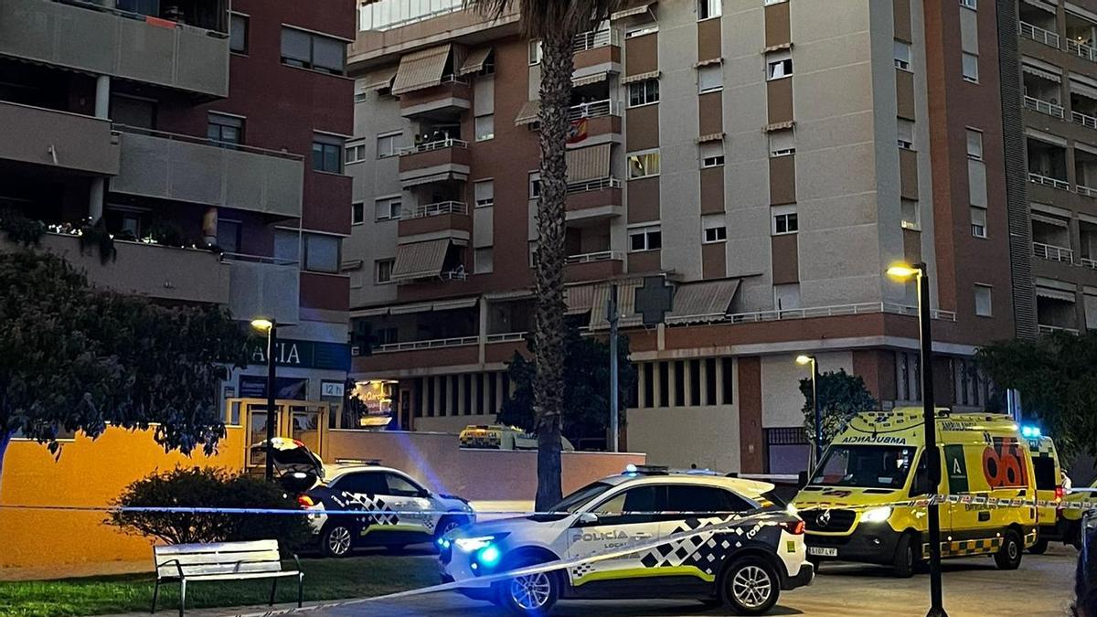 Una mujer se precipita de un tercer piso en la calle Navarro Ledesma de Málaga