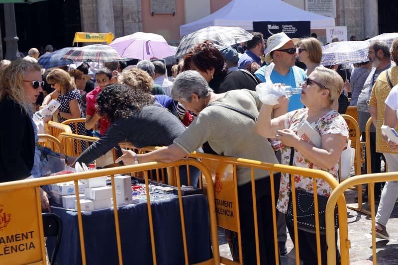 Besamanos en la Plaza de la Virgen