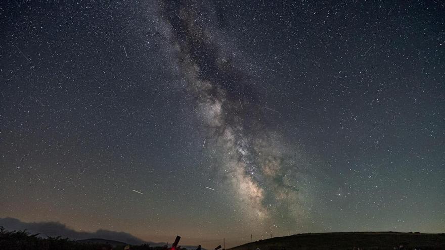 Cinco lluvias de estrellas, una alineación planetaria y tres eclipses más: todos los "regalos" caídos del cielo pendientes en Asturias
