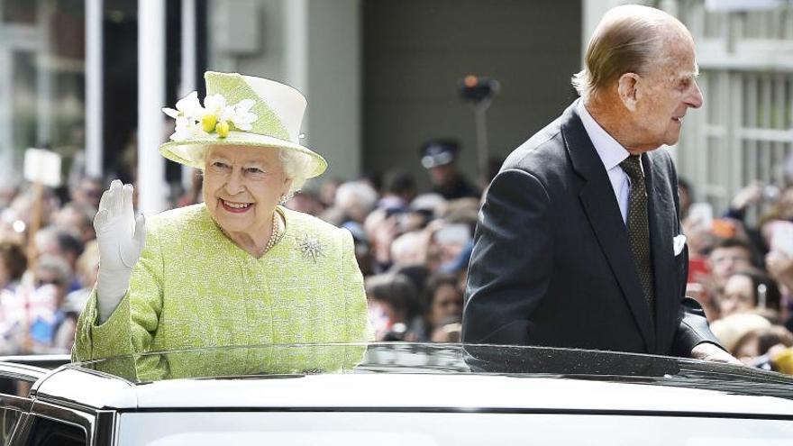 La reina Isabel II i el seu marit, en una imatge d&#039;arxiu