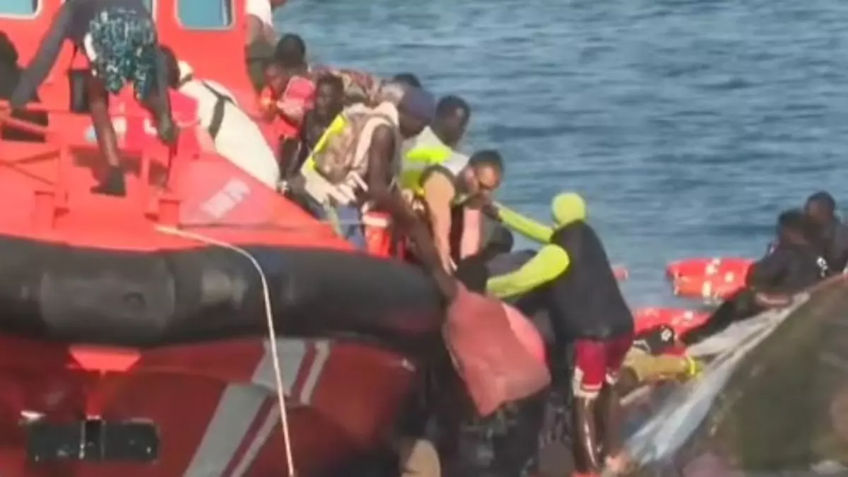 Siete muertos al volcar un cayuco a su llegada al puerto de La Restinga, en El Hierro