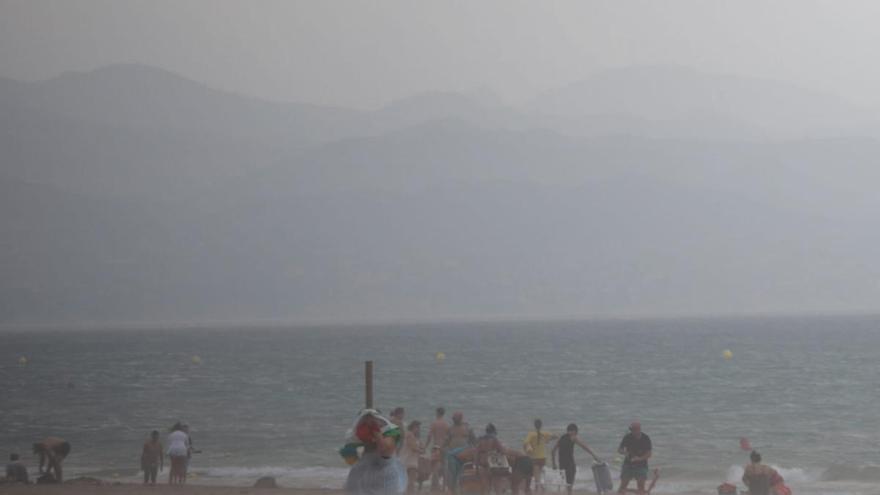 El bochornoso jueves acaba con reventones térmicos, lluvia... e incluso granizo en la provincia de Alicante