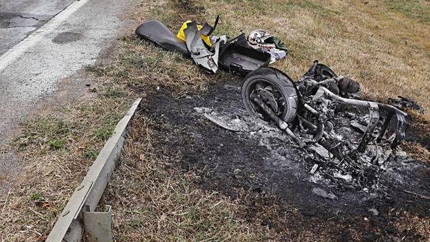 La moto de l&#039;última víctima mortal d&#039;accident carbonitzada a Quart.