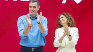 El presidente del Gobierno, Pedro Sánchez, y la ministra de Hacienda, María Jesús Montero.