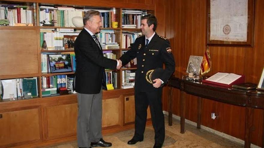 El subdelegado del Gobierno recibe al inspector jefe de la UFAM antes de su traslado