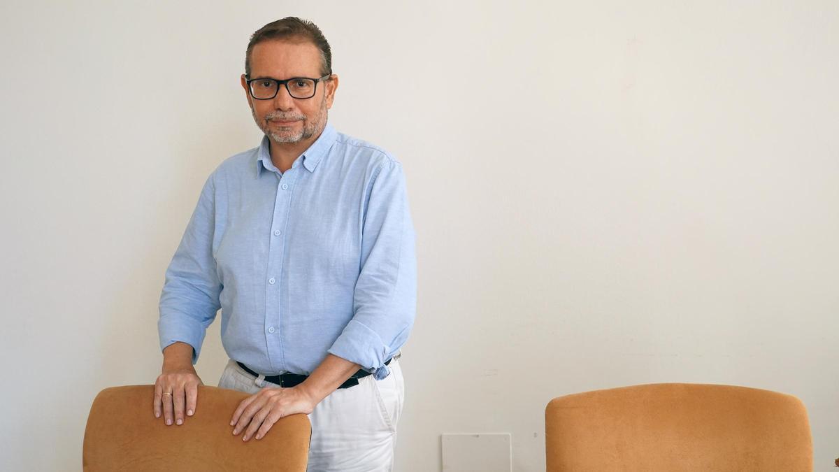 Ignacio A. Castillo, en la redacción de La Opinión, en una imagen de septiembre de 2025.