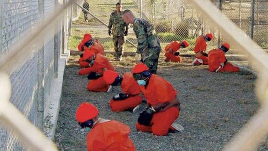Una serie de reclusos de Guantánamo.