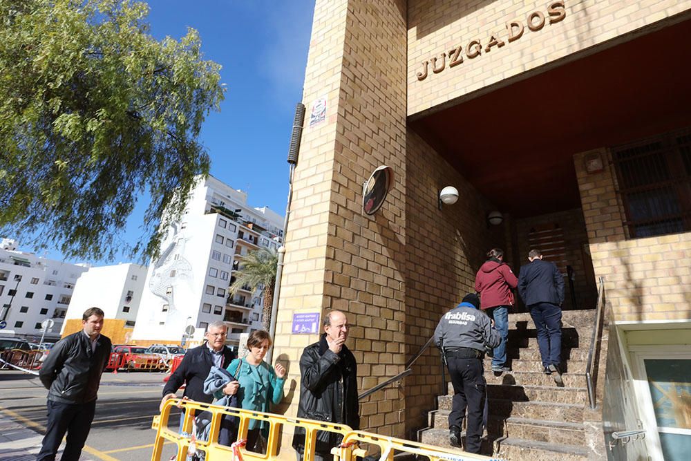 Una comitiva del Ministerio de Justicia junto al juez decano de Ibiza, Juan Carlos Torres, Marta Díaz y Ramón Roca han visitado las instalaciones de la máxima institución insular.