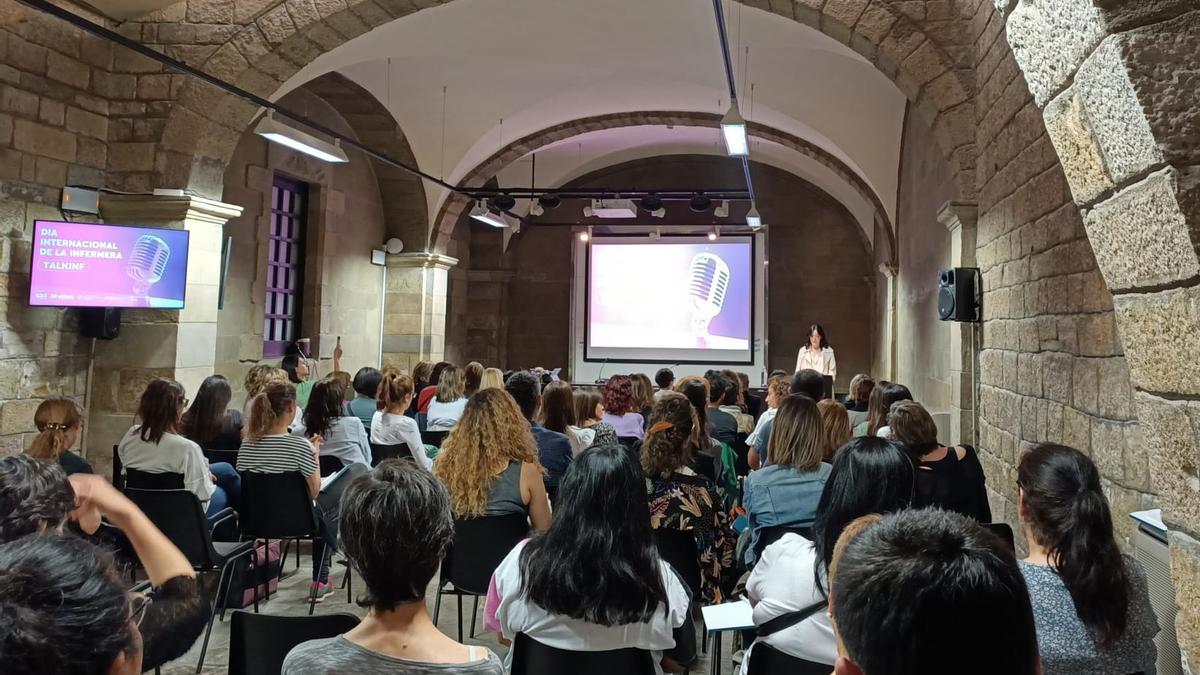 La jornada va reunir infermeres del Bages a la sala gòtica de l'Hospital de Sant Andreu, que es va omplir