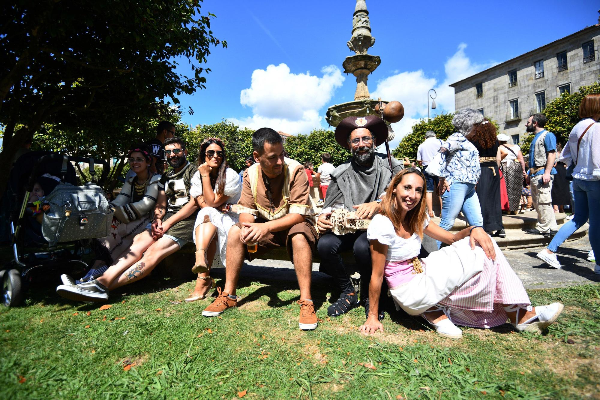 Cortesanos, bufones, damas y caballeros celebran el retorno de su señor: la Feira Franca anima Pontevedra