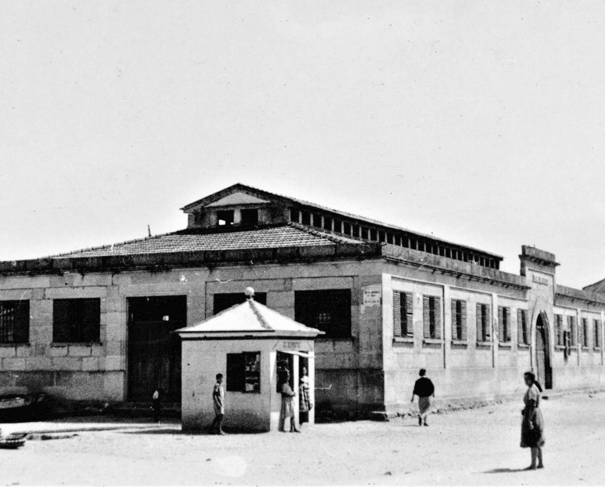 A Praza de Abastos nos anos 50. Cedida pola Deputación de Pontevedra. | AC NÓS