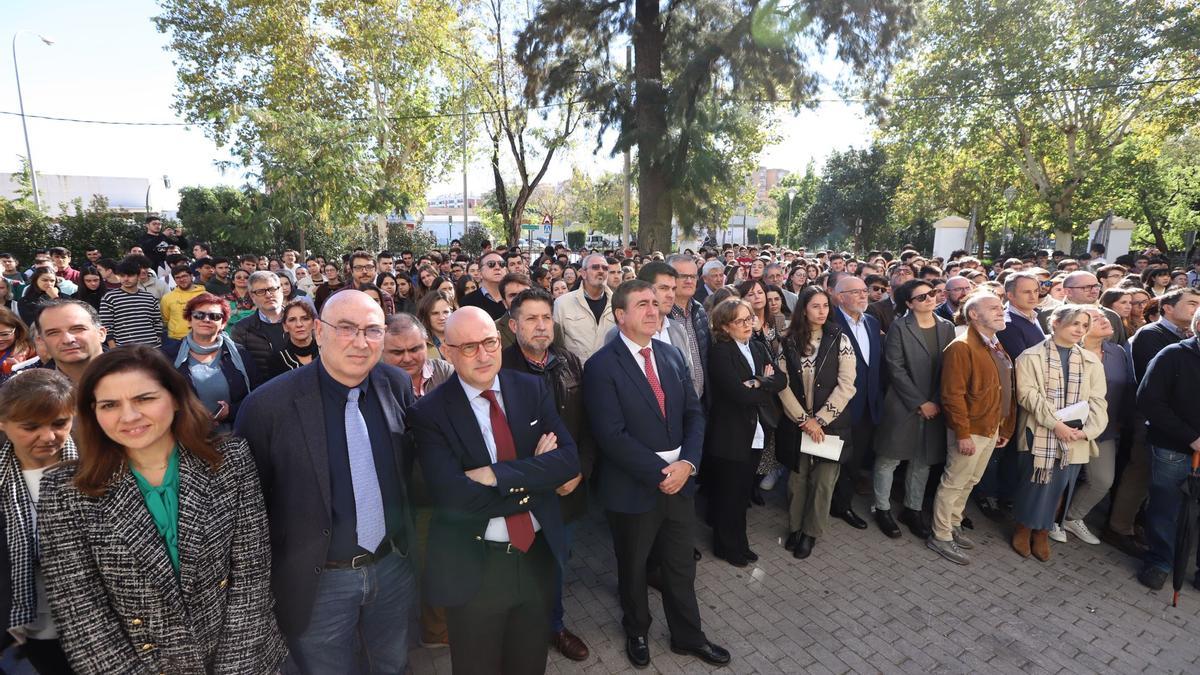 Centenares de estudiantes y profesores de Derecho de la UCO se ...